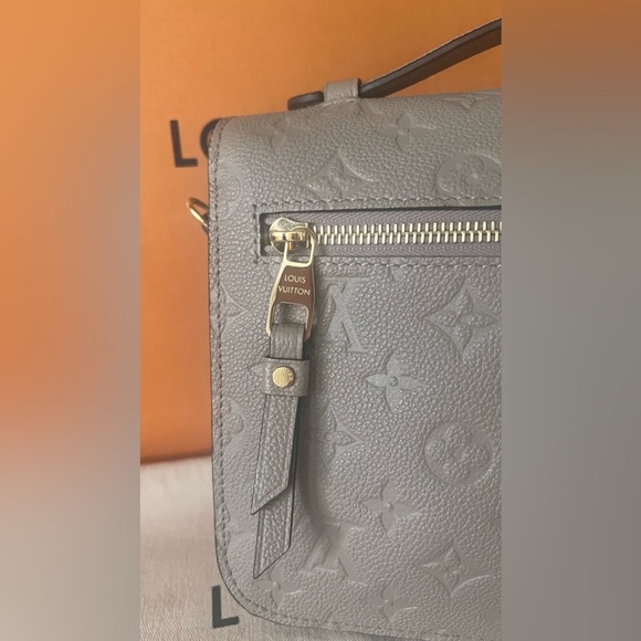 Sold 🥰Louis Vuitton Empriente Pochette Metis Turtledove - Picture 10 of 12